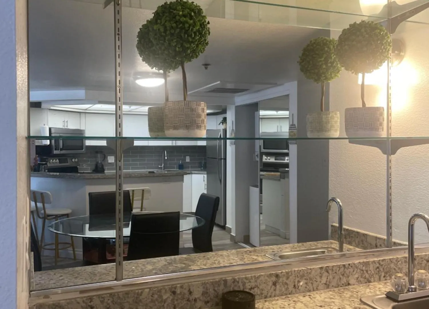 Chic Las Vegas Condo Getaway Mins To The Strip Free Wifi , Pool, Gym, 24Hr Security